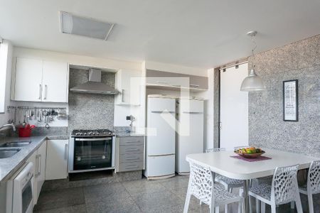 Casa de condomínio à venda com 520m², 4 quartos e 4 vagas Casa de condomínio à venda com 520m², 4 quartos e 4 vagascozinha