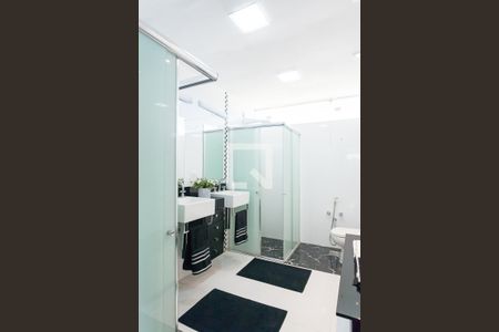 Casa de condomínio à venda com 520m², 4 quartos e 4 vagas Casa de condomínio à venda com 520m², 4 quartos e 4 vagasBanheiro Social 2