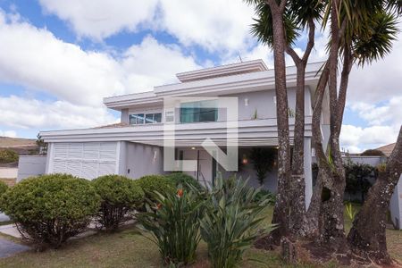 Casa de condomínio à venda com 520m², 4 quartos e 4 vagas Casa de condomínio à venda com 520m², 4 quartos e 4 vagasfachada