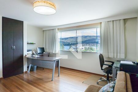 Casa de condomínio à venda com 520m², 4 quartos e 4 vagas Casa de condomínio à venda com 520m², 4 quartos e 4 vagashome ofice