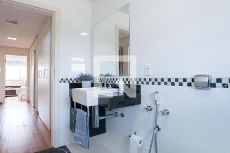 Casa de condomínio à venda com 520m², 4 quartos e 4 vagas Casa de condomínio à venda com 520m², 4 quartos e 4 vagasBanheiro Social 1