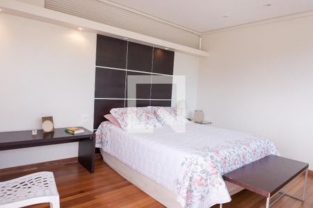 Casa de condomínio à venda com 520m², 4 quartos e 4 vagas Casa de condomínio à venda com 520m², 4 quartos e 4 vagassuite master