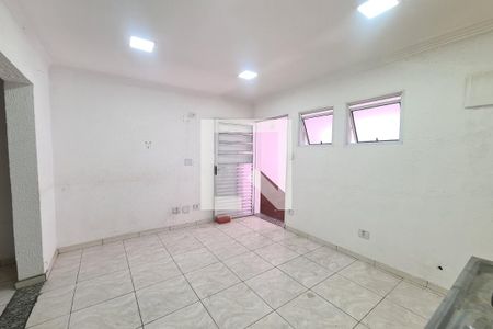 Sala de casa para alugar com 2 quartos, 150m² em Jardim Regina, São Paulo