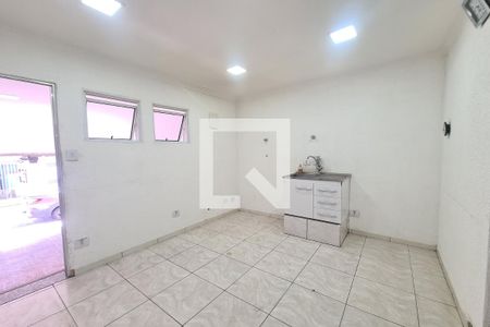 Sala de casa para alugar com 2 quartos, 150m² em Jardim Regina, São Paulo