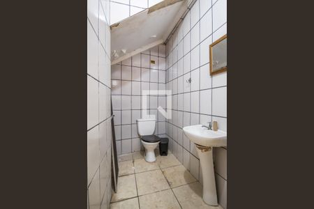 Casa à venda com 305m², 3 quartos e 5 vagas Casa à venda com 305m², 3 quartos e 5 vagasBanheiro de serviço