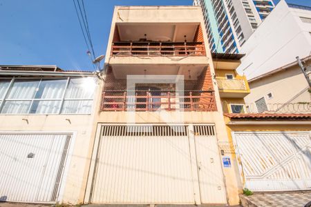 Casa à venda com 305m², 3 quartos e 5 vagas Casa à venda com 305m², 3 quartos e 5 vagasFachada