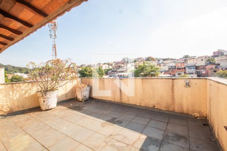 Casa à venda com 305m², 3 quartos e 5 vagas Casa à venda com 305m², 3 quartos e 5 vagasTerraço