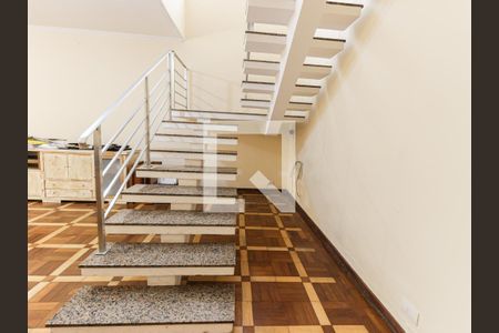 Sala - Escada de casa à venda com 4 quartos, 259m² em Vila Bertioga, São Paulo