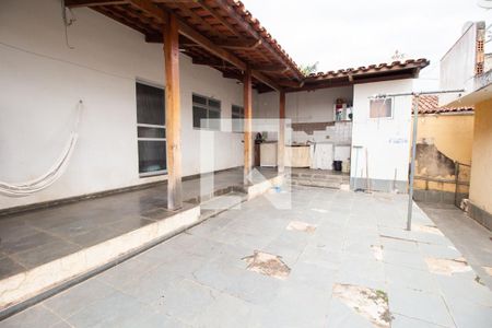 Casa à venda com 4 quartos, 250m² em Planalto, Belo Horizonte