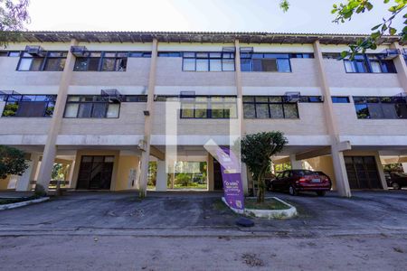 Studio à venda com 45m², 1 quarto e sem vaga Studio à venda com 45m², 1 quarto e sem vagaFachada