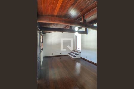 Sala de casa à venda com 4 quartos, 198m² em Serra Grande, Niterói