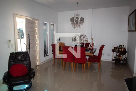 Sala de casa para alugar com 3 quartos, 180m² em Ramos, Rio de Janeiro