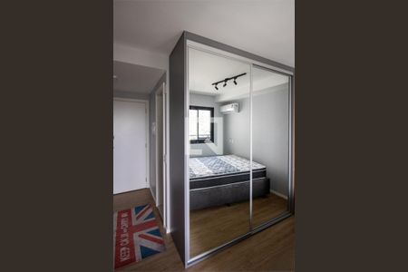 Quarto- detalhe armário  de kitnet/studio para alugar com 1 quarto, 27m² em Indianópolis, São Paulo