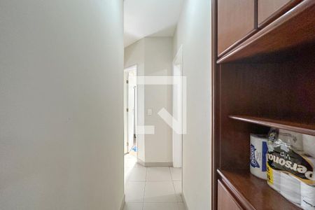Corredor de apartamento para alugar com 3 quartos, 110m² em Vila Alzira, Guarujá