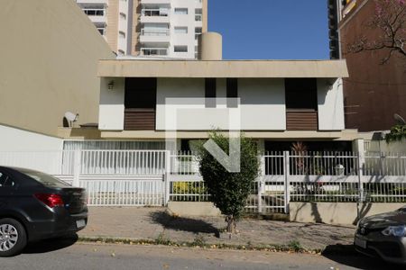 Casa para alugar com 320m², 4 quartos e 5 vagasFachada