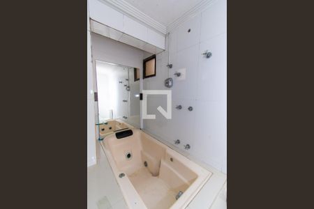 Apartamento para alugar com 185m², 4 quartos e 3 vagas Apartamento para alugar com 185m², 4 quartos e 3 vagasBanheiro da Suíte Master