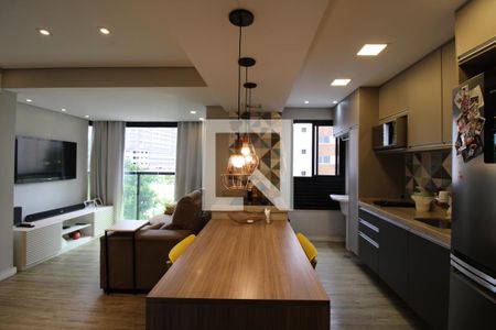 Sala e cozinha  de kitnet/studio para alugar com 1 quarto, 42m² em Perdizes, São Paulo