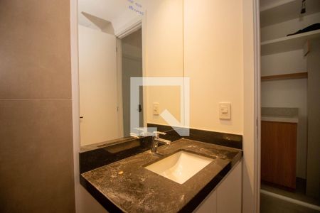 Banheiro de kitnet/studio para alugar com 1 quarto, 24m² em Auxiliadora, Porto Alegre