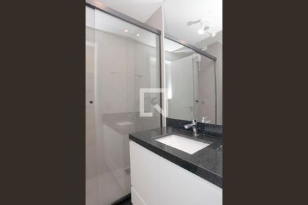 Banheiro de kitnet/studio para alugar com 1 quarto, 24m² em Auxiliadora, Porto Alegre