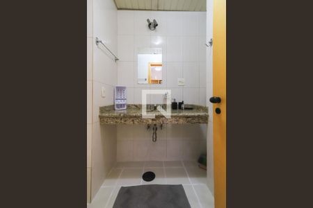 Banheiro de kitnet/studio para alugar com 1 quarto, 48m² em Vila Isolina Mazzei, São Paulo