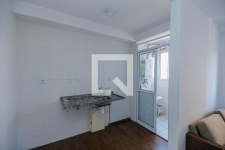 Cozinha de apartamento para alugar com 1 quarto, 32m² em Parque Independencia, São Paulo