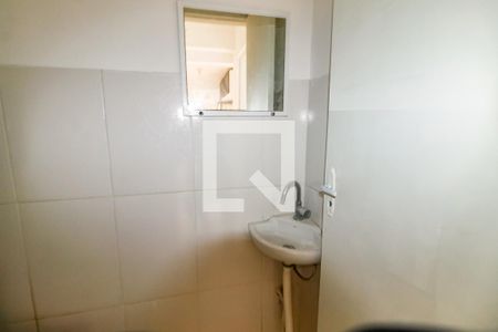 Banheiro de casa para alugar com 2 quartos, 45m² em Jardim Kuabara, Taboão da Serra