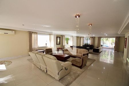 Casa de condomínio à venda com 1113m², 5 quartos e 4 vagasSala