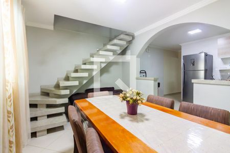 Sala  de casa à venda com 3 quartos, 180m² em Quitaúna, Osasco