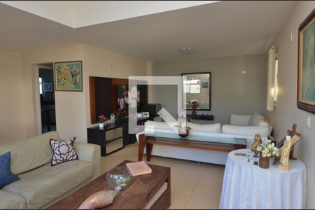 Sala de casa de condomínio para alugar com 6 quartos, 240m² em Recreio dos Bandeirantes, Rio de Janeiro