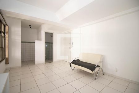 Sala/Quarto de kitnet/studio para alugar com 1 quarto, 27m² em Cln 313, Brasília