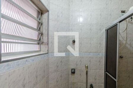 Banheiro de apartamento para alugar com 1 quarto, 35m² em Guilhermina, Praia Grande