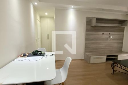 Sala de apartamento para alugar com 2 quartos, 76m² em Jardim Tupanci, Barueri