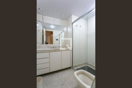 Banheiro de apartamento para alugar com 1 quarto, 50m² em Funcionários, Belo Horizonte