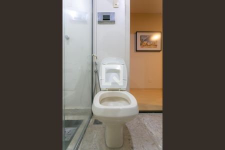 Banheiro de apartamento para alugar com 1 quarto, 50m² em Funcionários, Belo Horizonte