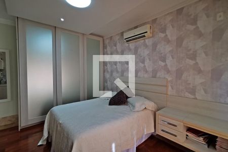 Casa de condomínio à venda com 585m², 5 quartos e 6 vagas Casa de condomínio à venda com 585m², 5 quartos e 6 vagasQuarto 3