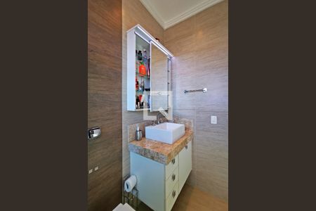 Casa de condomínio à venda com 585m², 5 quartos e 6 vagas Casa de condomínio à venda com 585m², 5 quartos e 6 vagasBanheiro