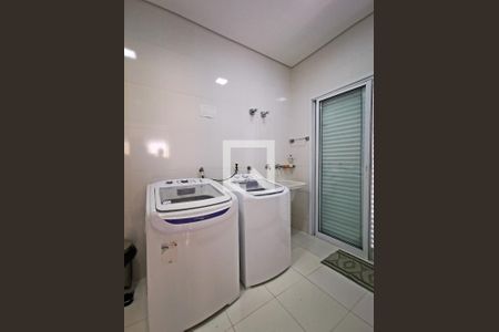 Casa de condomínio à venda com 585m², 5 quartos e 6 vagas Casa de condomínio à venda com 585m², 5 quartos e 6 vagasÁrea de Serviço