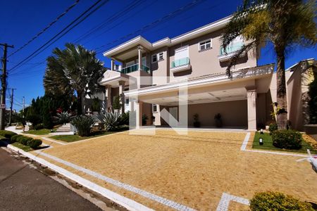 Casa de condomínio à venda com 585m², 5 quartos e 6 vagas Casa de condomínio à venda com 585m², 5 quartos e 6 vagasÁrea Comum