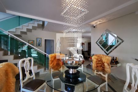 Casa de condomínio à venda com 585m², 5 quartos e 6 vagas Casa de condomínio à venda com 585m², 5 quartos e 6 vagasSala