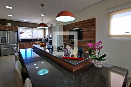 Casa de condomínio à venda com 585m², 5 quartos e 6 vagas Casa de condomínio à venda com 585m², 5 quartos e 6 vagasSala