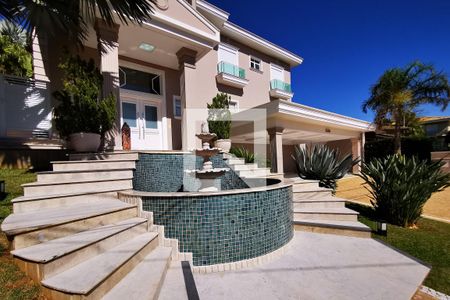 Casa de condomínio à venda com 585m², 5 quartos e 6 vagas Casa de condomínio à venda com 585m², 5 quartos e 6 vagasEntrada