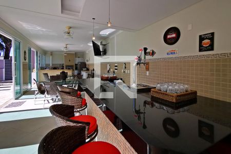 Casa de condomínio à venda com 585m², 5 quartos e 6 vagas Casa de condomínio à venda com 585m², 5 quartos e 6 vagasÁrea Comum