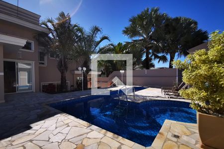 Casa de condomínio à venda com 585m², 5 quartos e 6 vagas Casa de condomínio à venda com 585m², 5 quartos e 6 vagasÁrea Comum