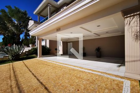 Casa de condomínio à venda com 585m², 5 quartos e 6 vagas Casa de condomínio à venda com 585m², 5 quartos e 6 vagasÁrea Comum