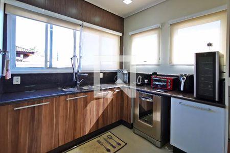 Casa de condomínio à venda com 585m², 5 quartos e 6 vagas Casa de condomínio à venda com 585m², 5 quartos e 6 vagasCozinha