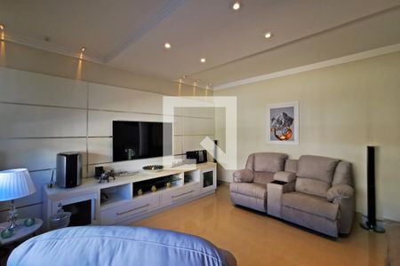 Casa de condomínio à venda com 585m², 5 quartos e 6 vagas Casa de condomínio à venda com 585m², 5 quartos e 6 vagasSala