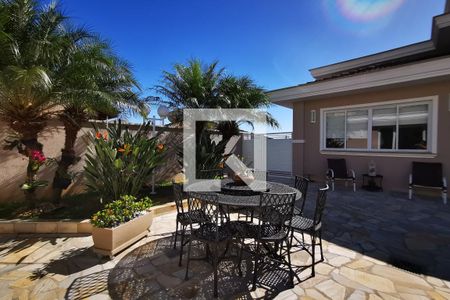 Casa de condomínio à venda com 585m², 5 quartos e 6 vagas Casa de condomínio à venda com 585m², 5 quartos e 6 vagasÁrea Comum