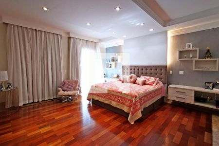 Casa de condomínio à venda com 585m², 5 quartos e 6 vagas Casa de condomínio à venda com 585m², 5 quartos e 6 vagasQuarto 5