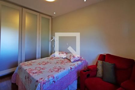 Casa de condomínio à venda com 585m², 5 quartos e 6 vagas Casa de condomínio à venda com 585m², 5 quartos e 6 vagasQuarto 2