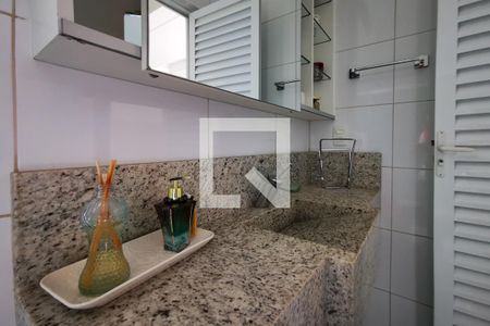 Casa de condomínio à venda com 585m², 5 quartos e 6 vagas Casa de condomínio à venda com 585m², 5 quartos e 6 vagasBanheiro